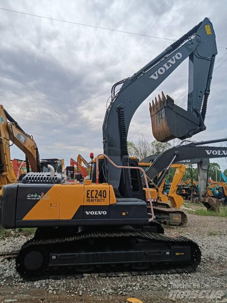 Volvo EC 240 حفارات زحافة