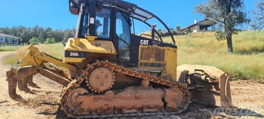 CAT D 6 N بلدوزرات مجنزرة
