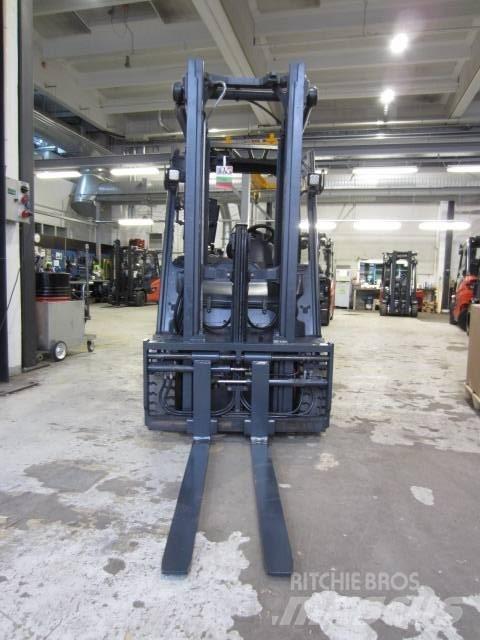Linde E25 شاحنات ذات رافعات شوكية تعمل بالكهرباء