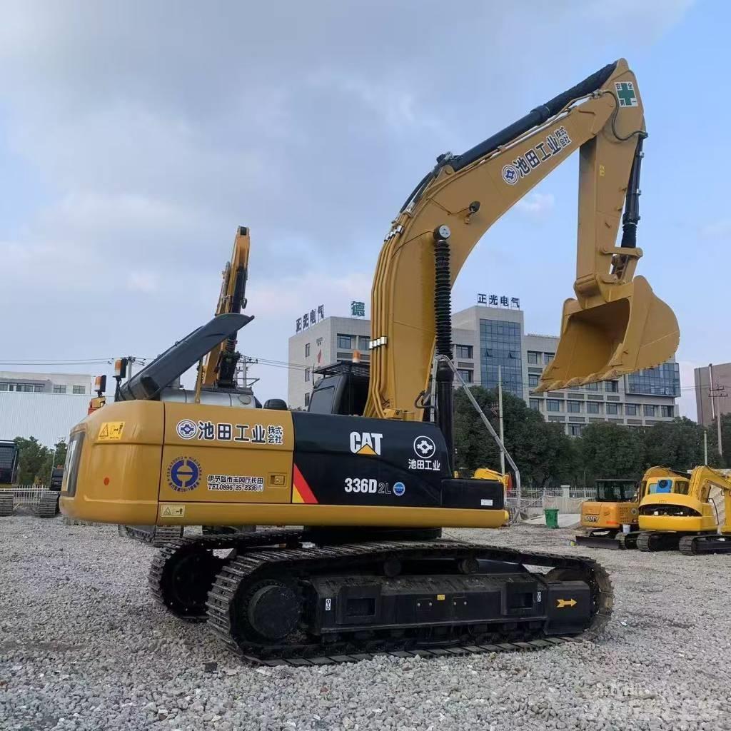 CAT 336 D حفارات زحافة