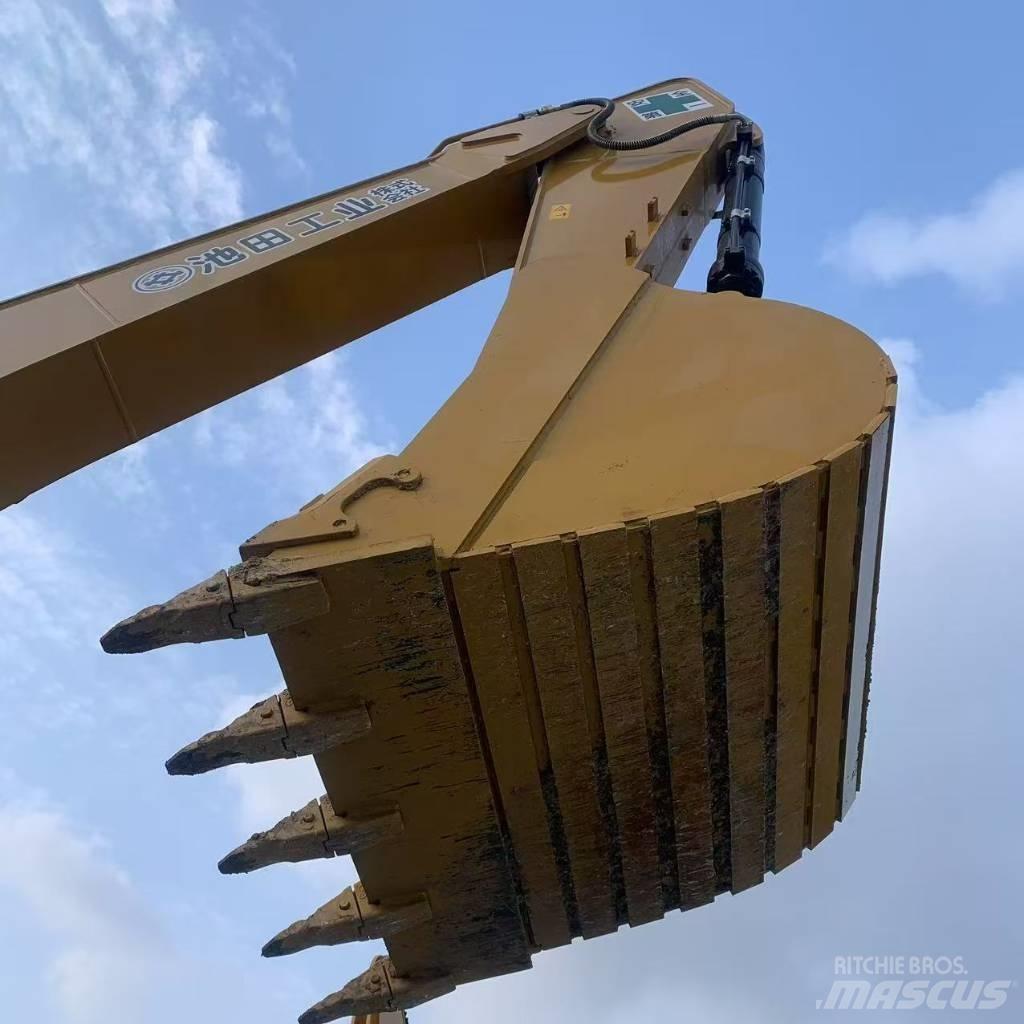 CAT 336 D حفارات زحافة