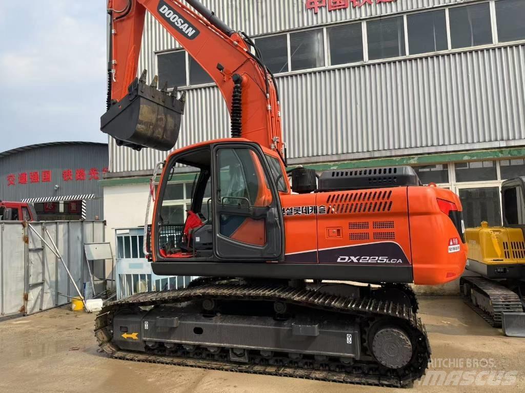 Doosan DX 225 LCA حفارات زحافة