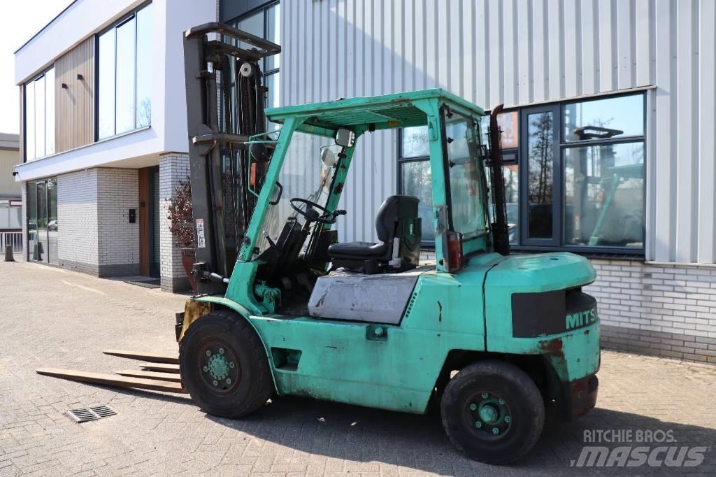 Mitsubishi FD 35 شاحنات الديزل