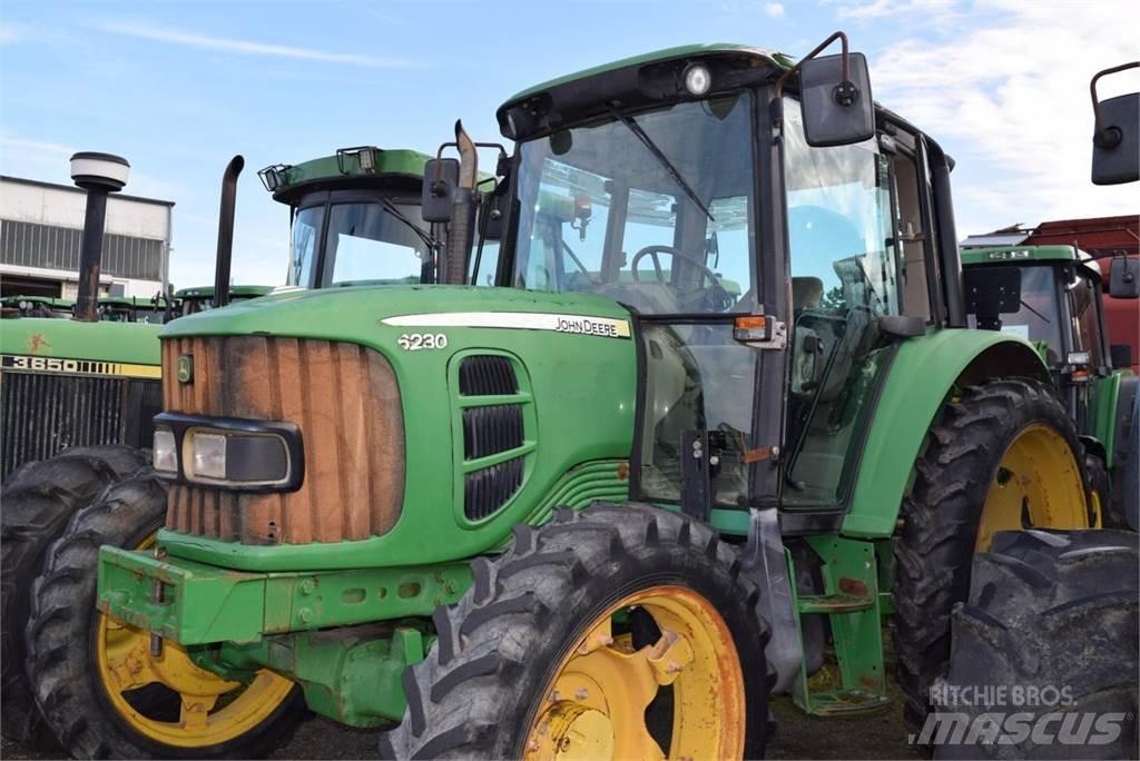 John Deere 6230 الجرارات