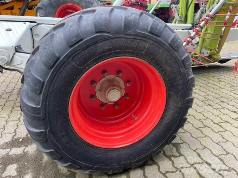 CLAAS Liner 3600 معدات حصد