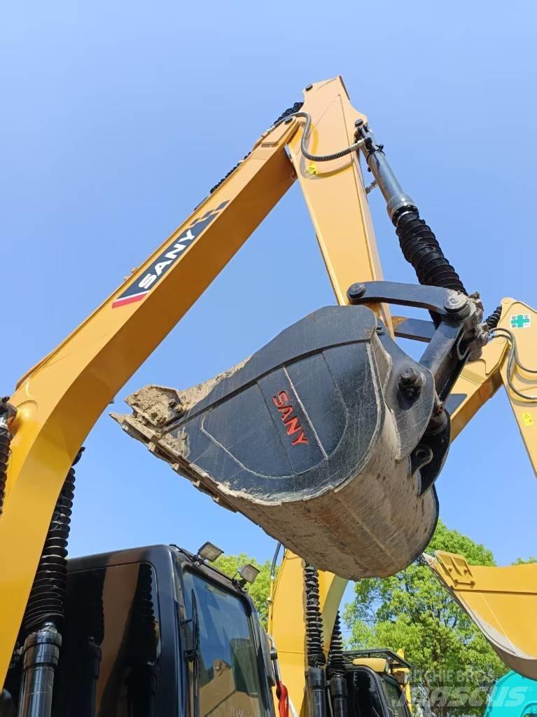 Sany SY135C حفارات زحافة