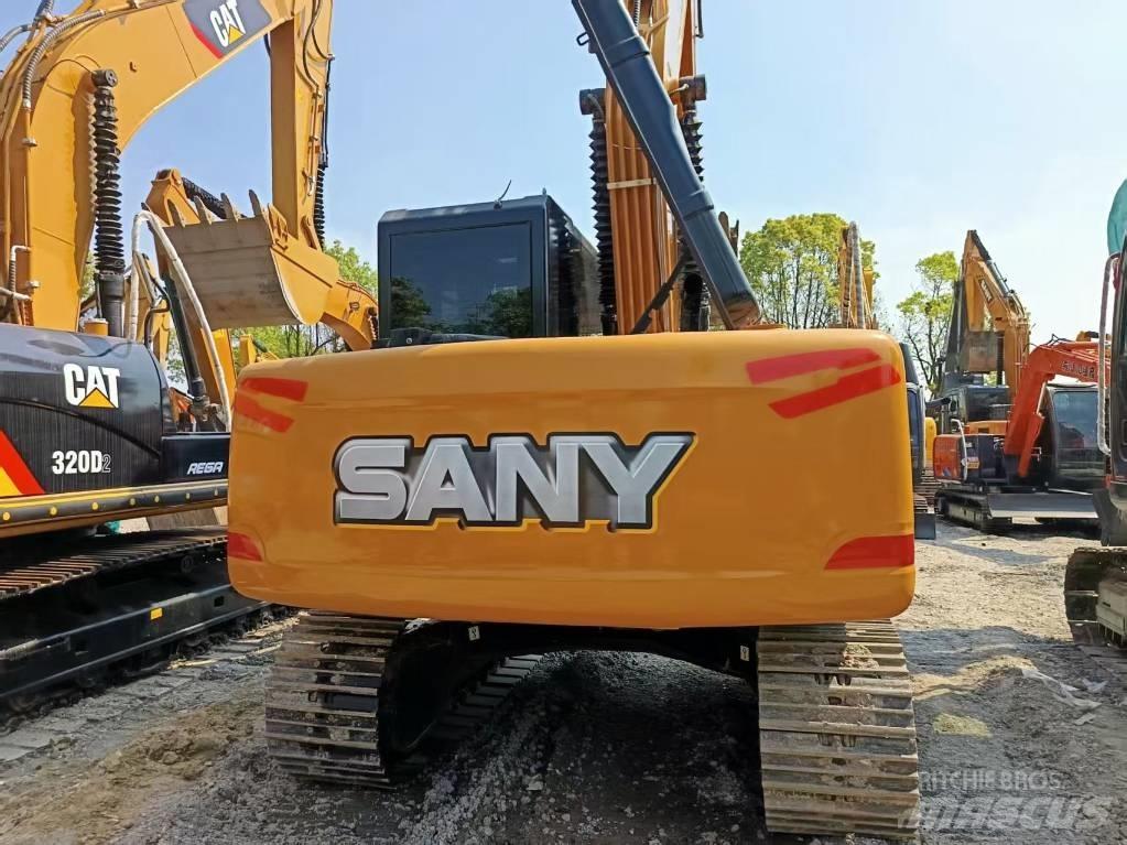 Sany SY135C حفارات زحافة