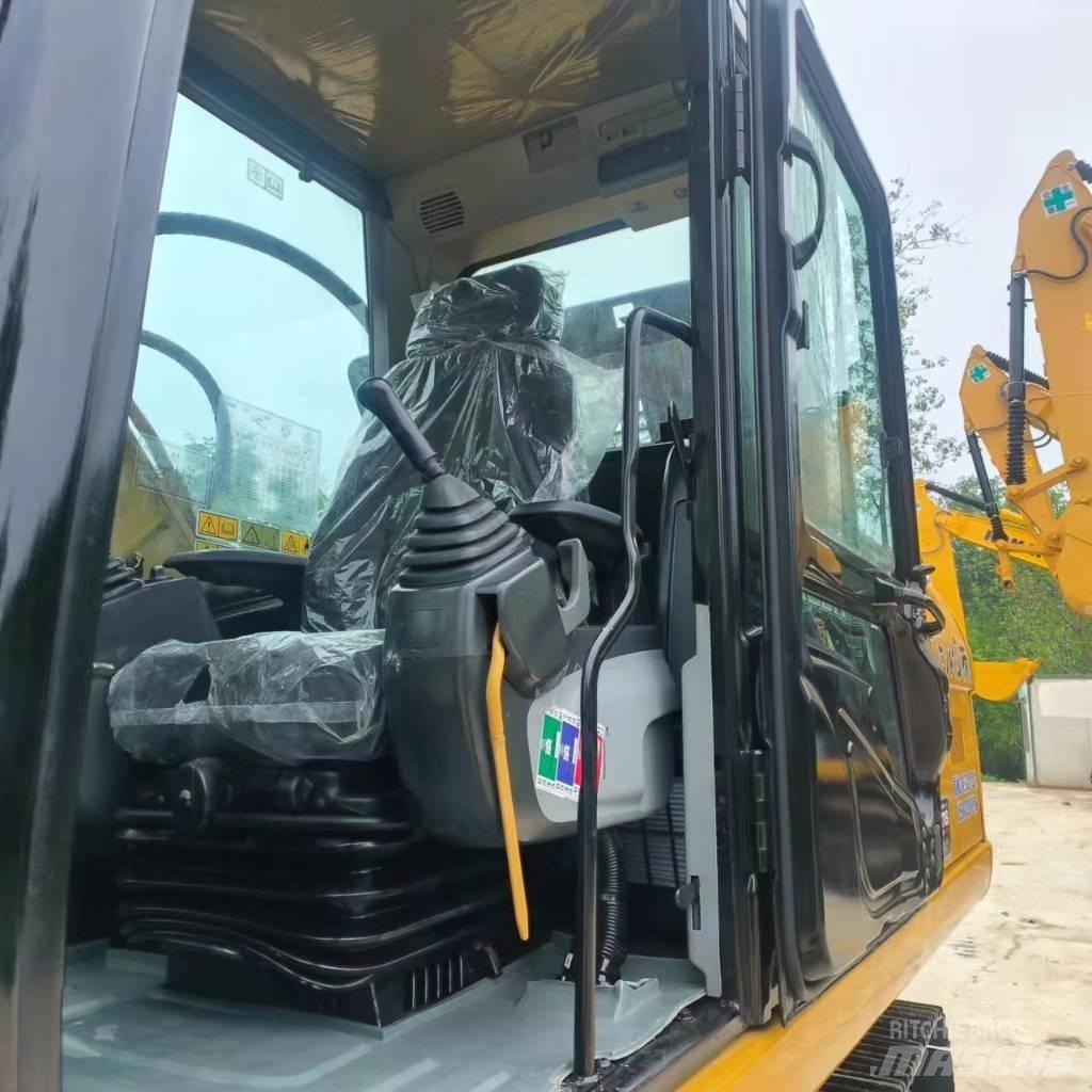 CAT 320 D 2 حفارات وسط 7 طن - 12 طن