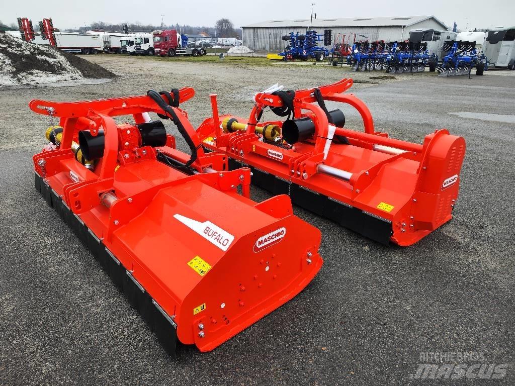 Maschio Bufalo 300 جزازات وأغطية المراعي