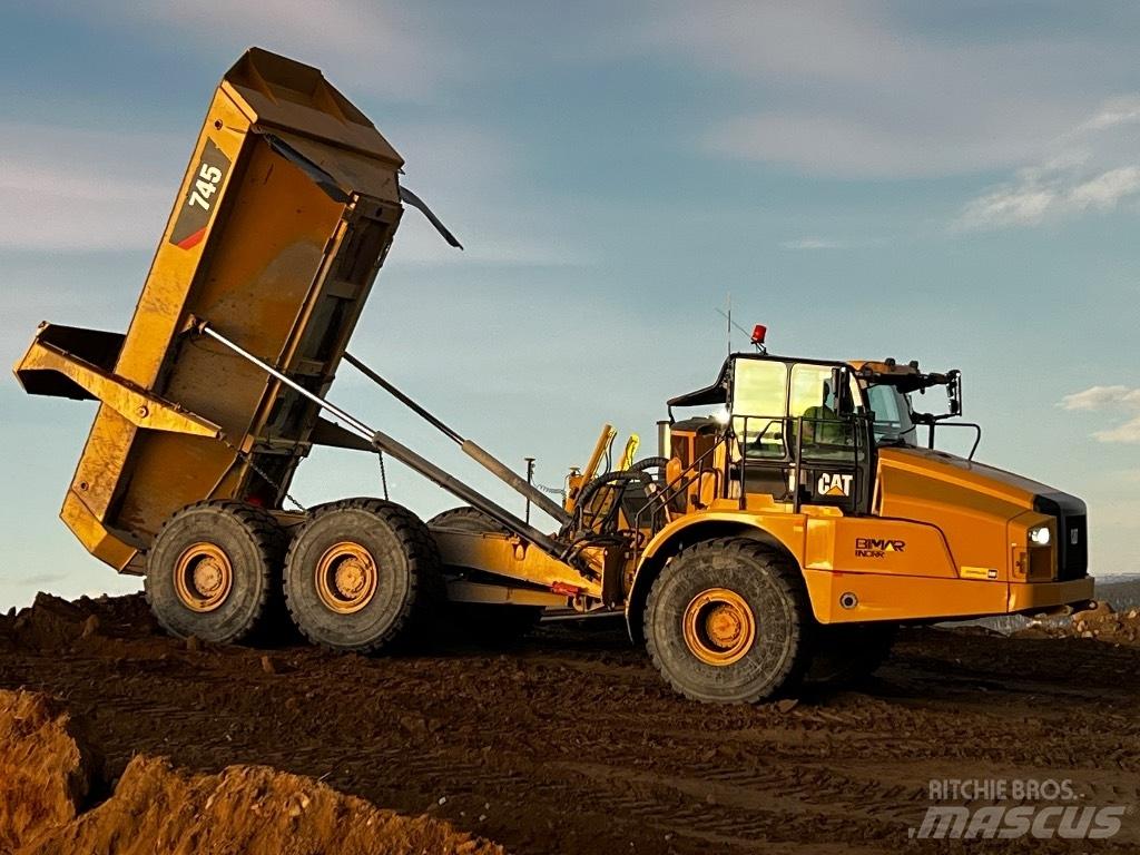 CAT 745 ساحبات مفصلية
