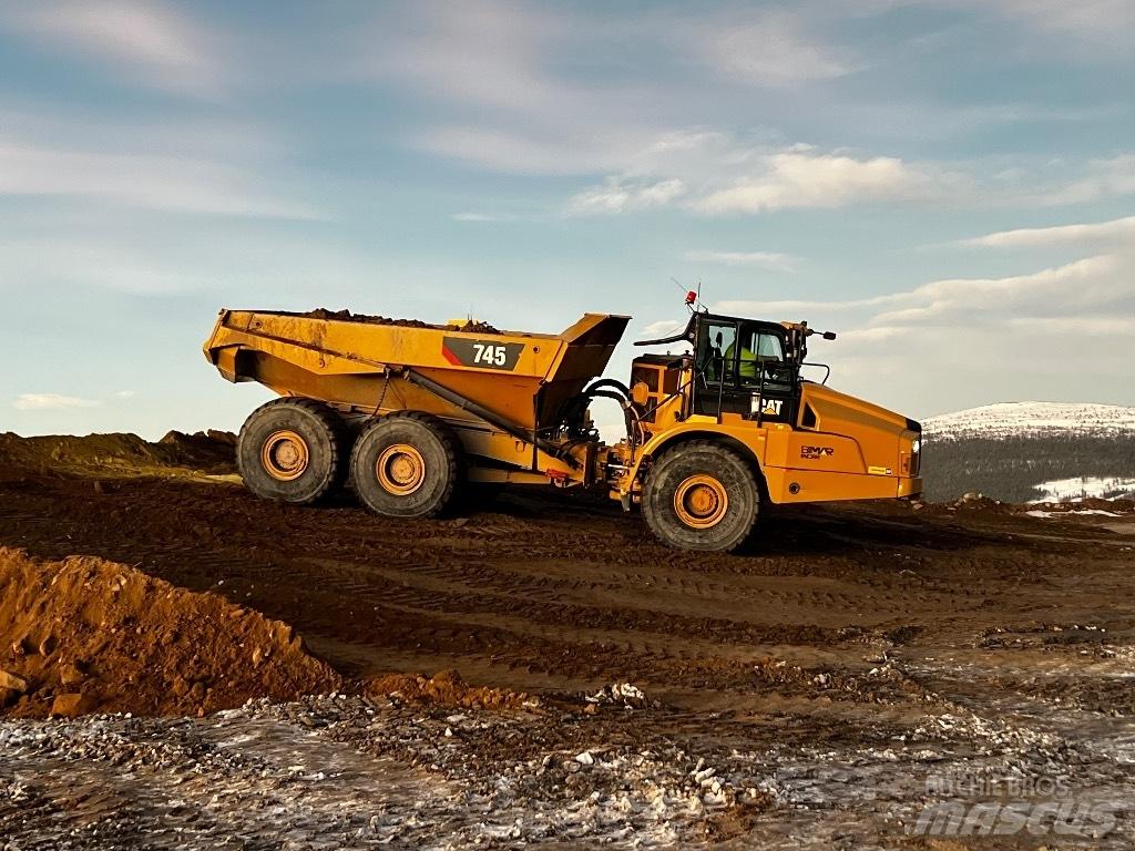 CAT 745 ساحبات مفصلية