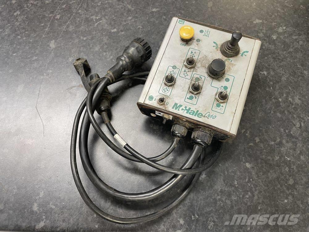 McHale C 460 آلات تمزيق الحزم وتقطيعها ونشرها