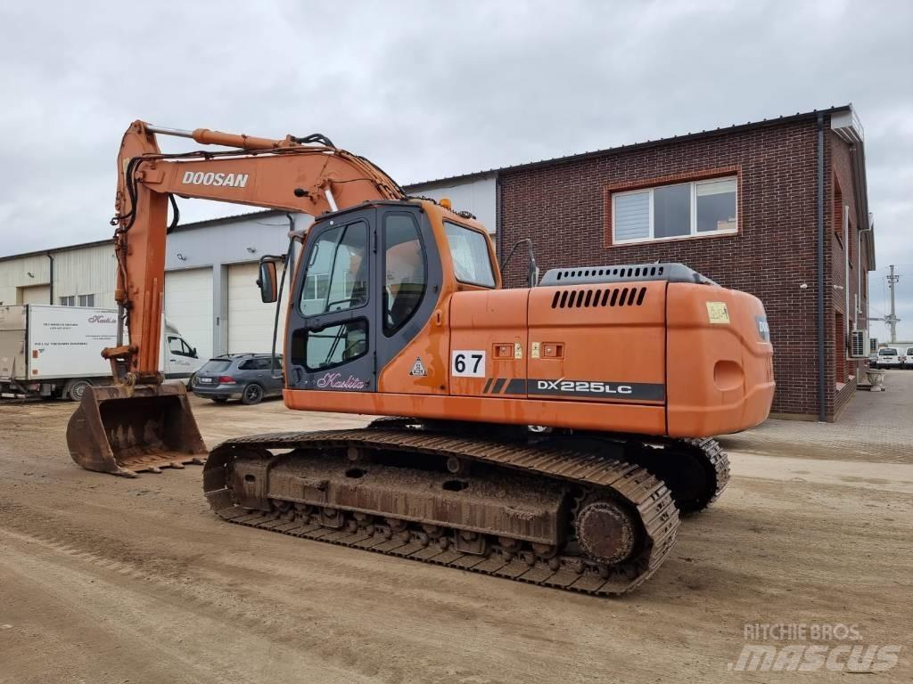 Doosan DX 225 LC حفارات زحافة