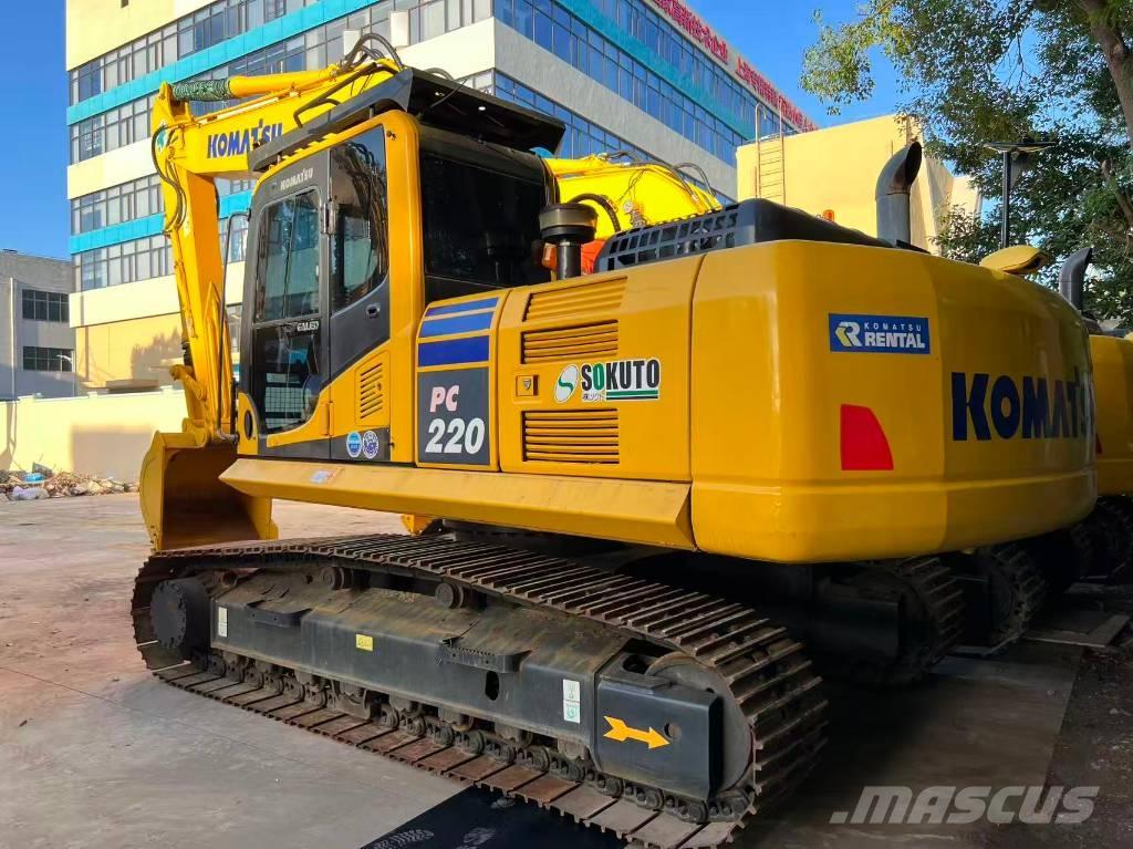 Komatsu PC220-8 حفارات وسط 7 طن - 12 طن