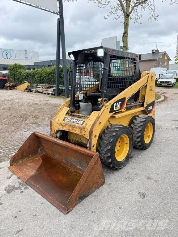 CAT 216B (226B) لوادر انزلاقية التوجيه