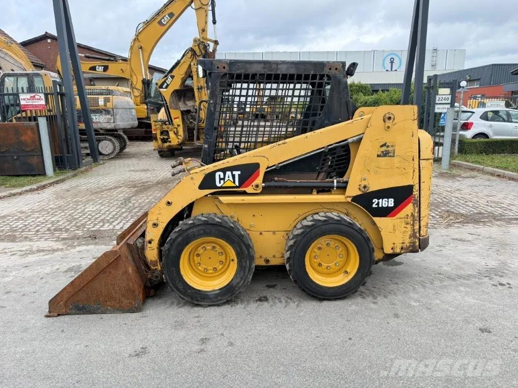 CAT 216B (226B) لوادر انزلاقية التوجيه