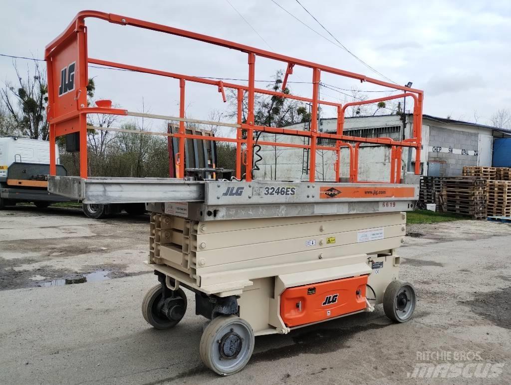 JLG 3246 ES رافعات مقصية الشكل