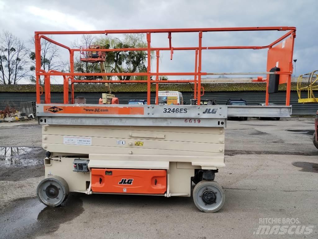 JLG 3246 ES رافعات مقصية الشكل