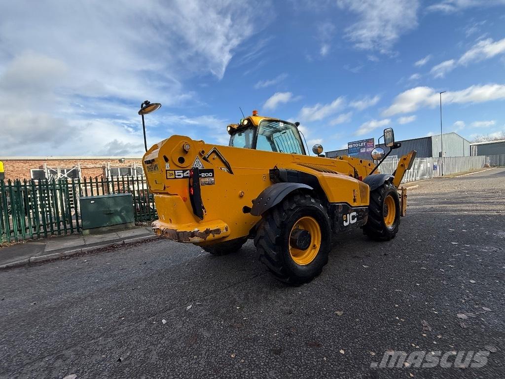 JCB 540-200 مناولات متداخلة