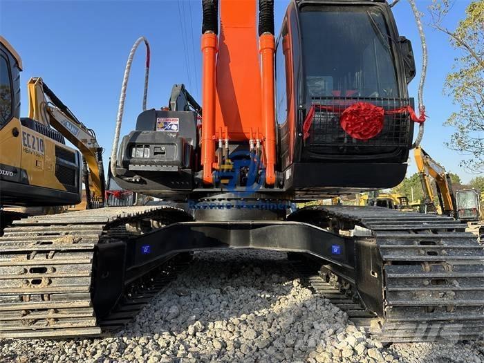 Hitachi ZX 200 حفارات زحافة