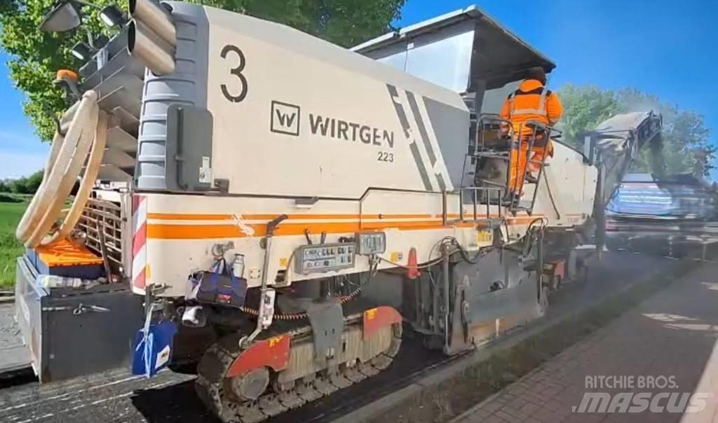 Wirtgen W 220 ماكينات الكشط البارد للأسفلت