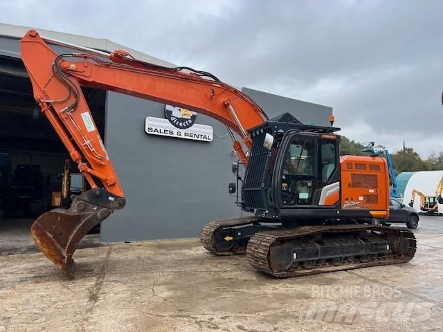 Hitachi ZX 225 US LC حفارات زحافة