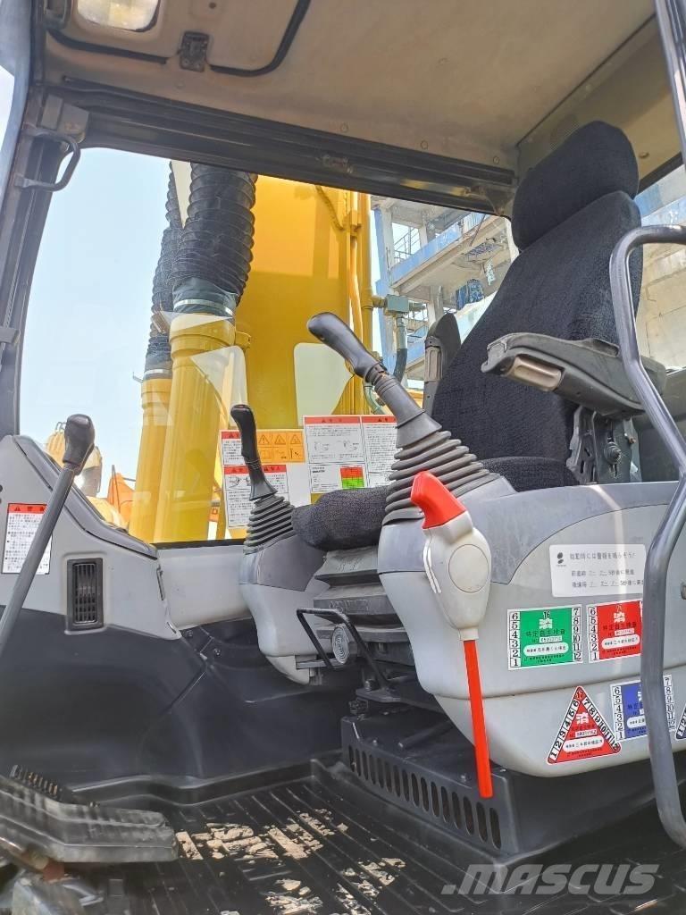 Komatsu PC130 حفارات زحافة