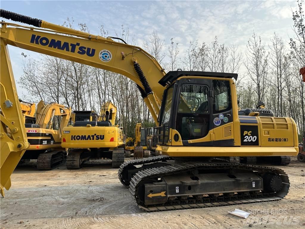 Komatsu PC200-8 حفارات زحافة