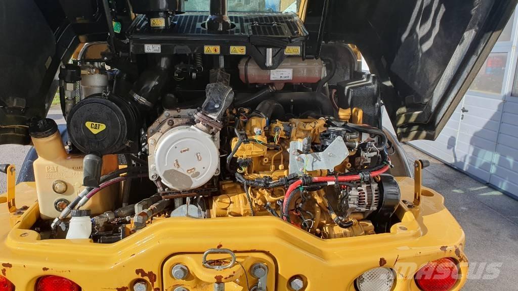 CAT 908 M لوادر بعجل