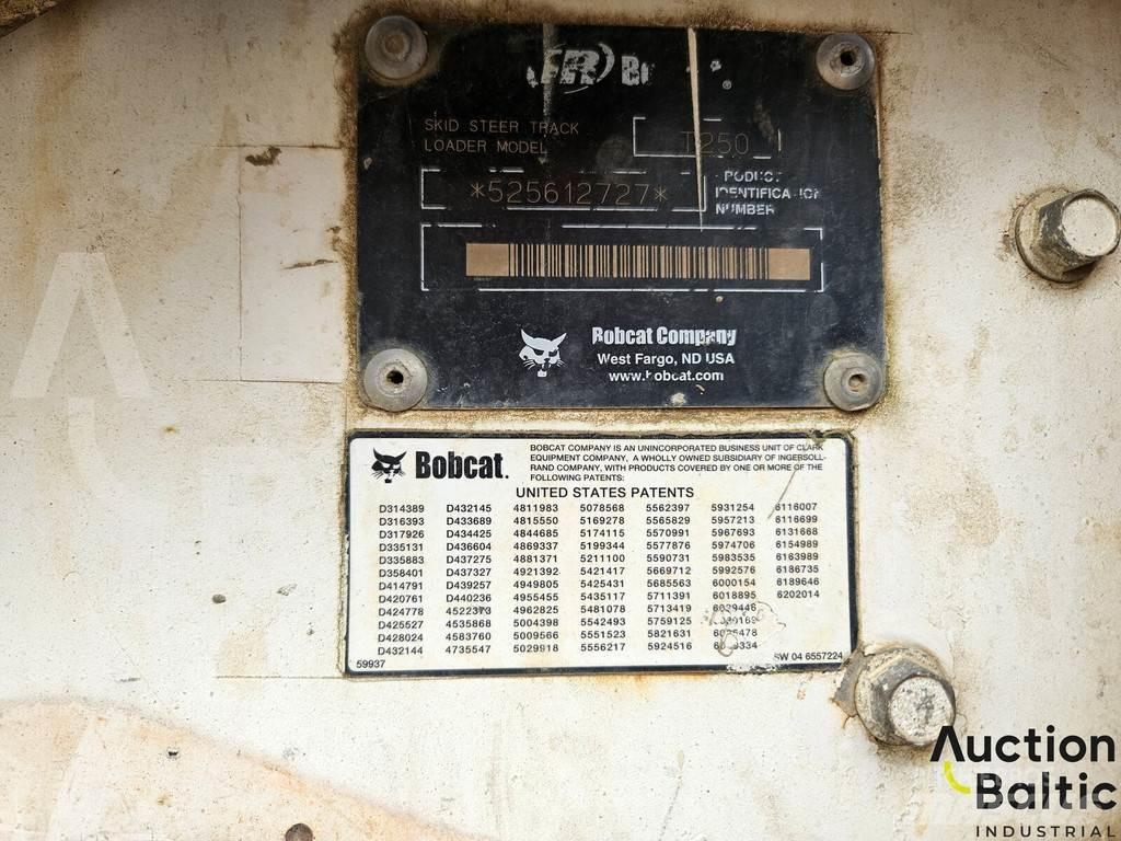Bobcat T 250 لوادر زحافة