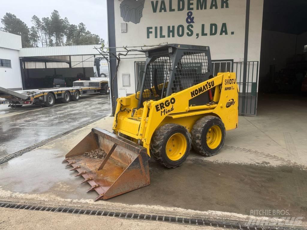 Komatsu SK 07 J-2 لوادر انزلاقية التوجيه