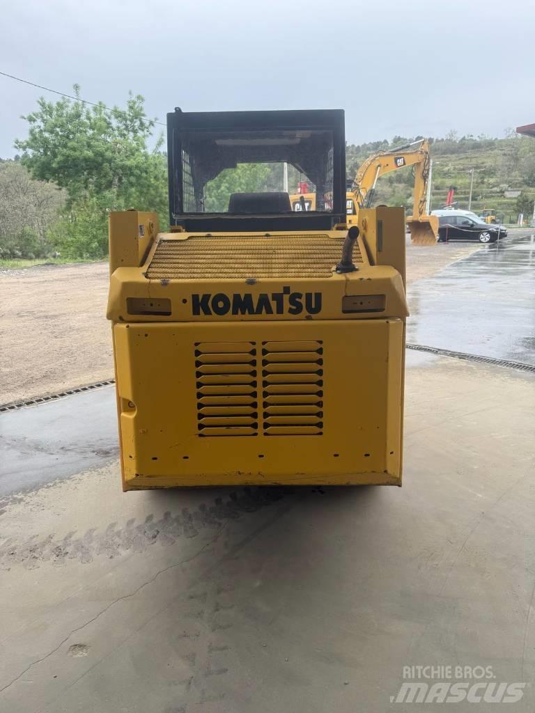 Komatsu SK 07 J-2 لوادر انزلاقية التوجيه