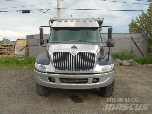 International 4300 شاحنات قلابة