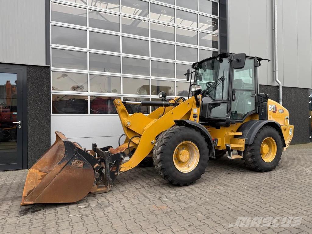 CAT 908 لوادر بعجل