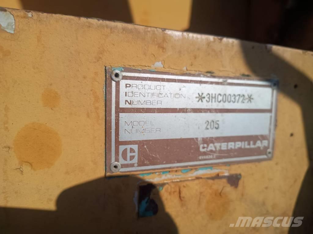 CAT 205LC حفارات زحافة