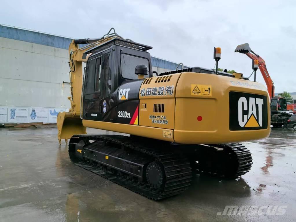CAT 320 D L حفارات زحافة