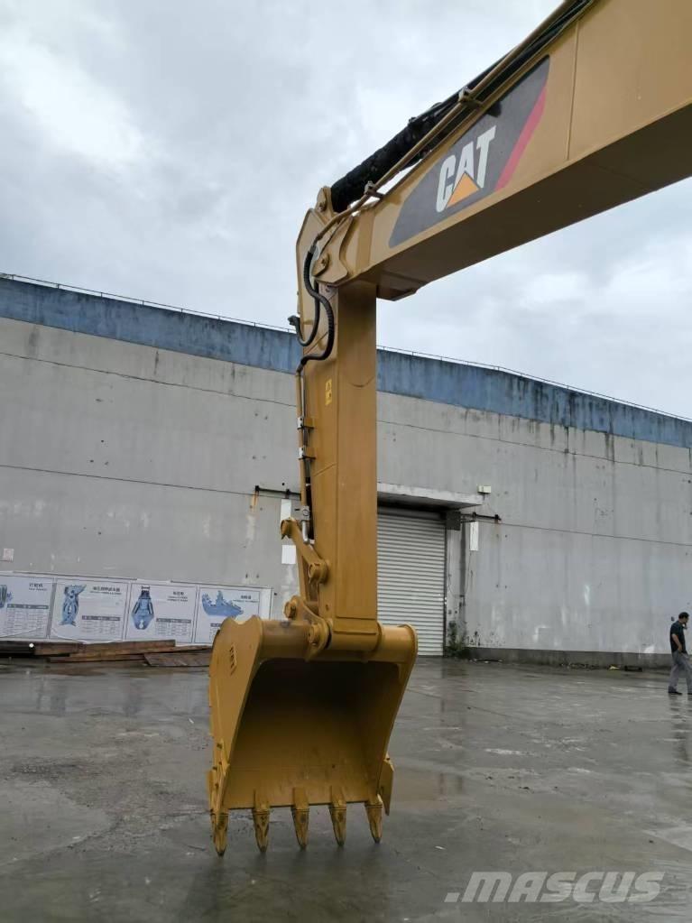 CAT 320 D L حفارات زحافة