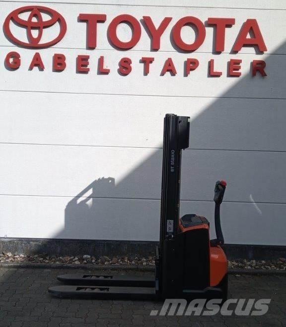 Toyota SWE120L معدات التكديس الجوالة