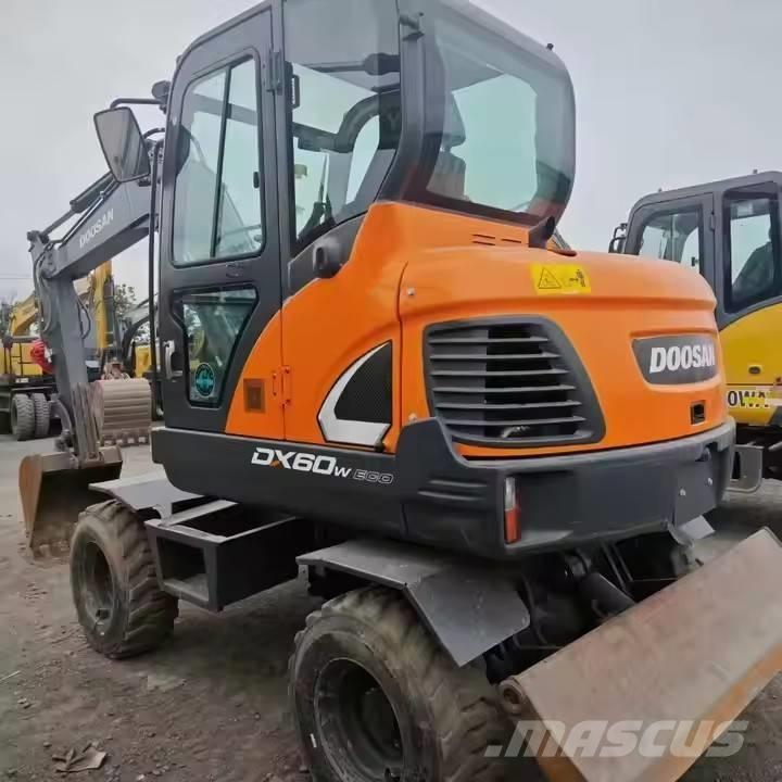 Doosan DX 60W حفارات بعجل