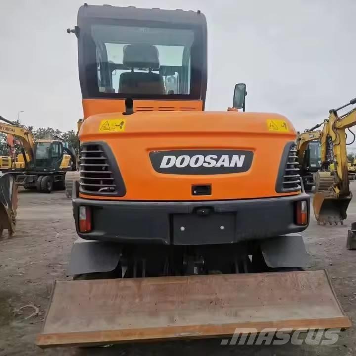 Doosan DX 60W حفارات بعجل