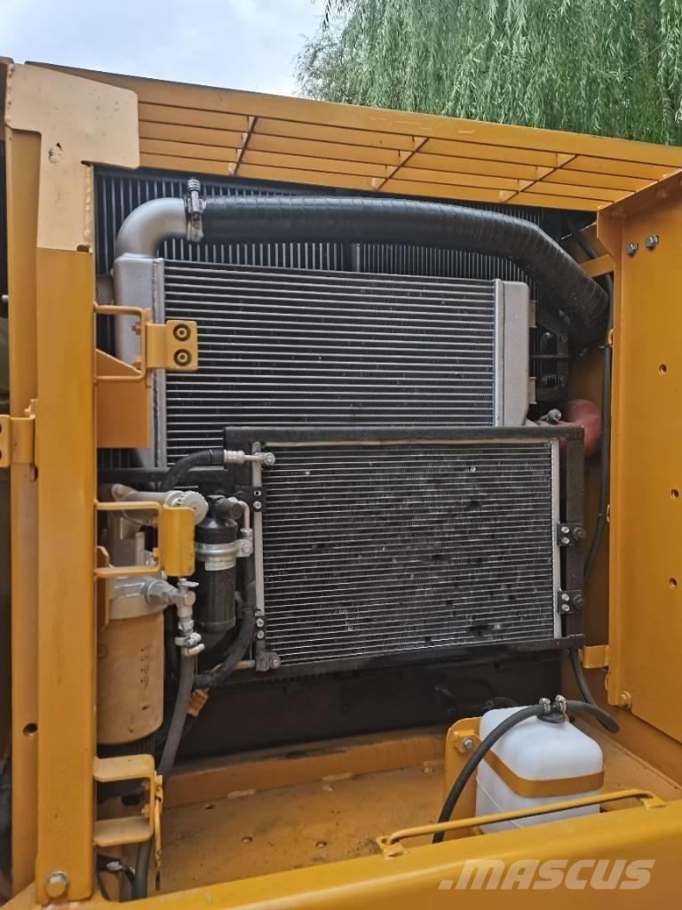 CAT 320D حفارات زحافة