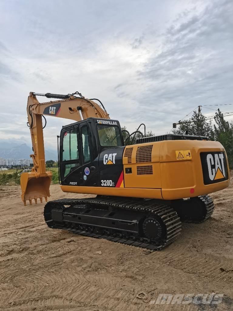 CAT 320D حفارات زحافة