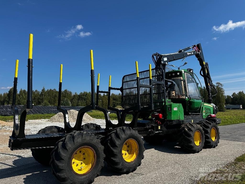 John Deere 810 E شاحنات