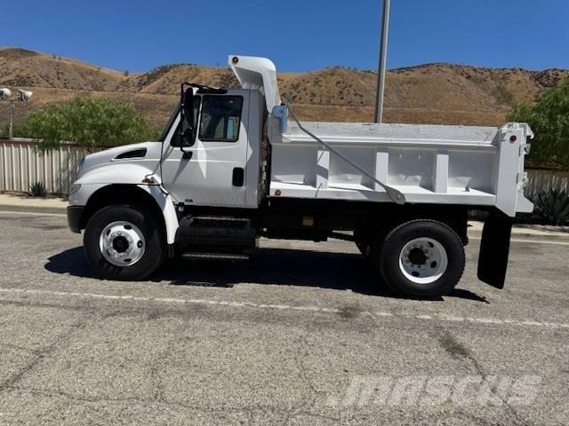 International 4400 شاحنات قلابة