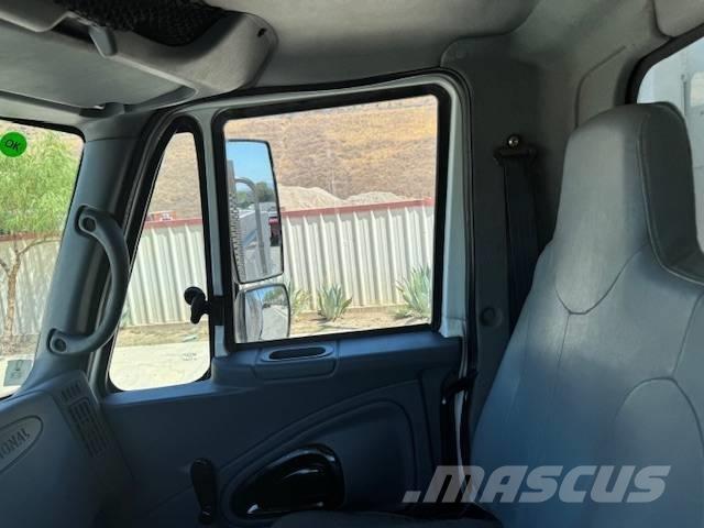 International 4400 شاحنات قلابة