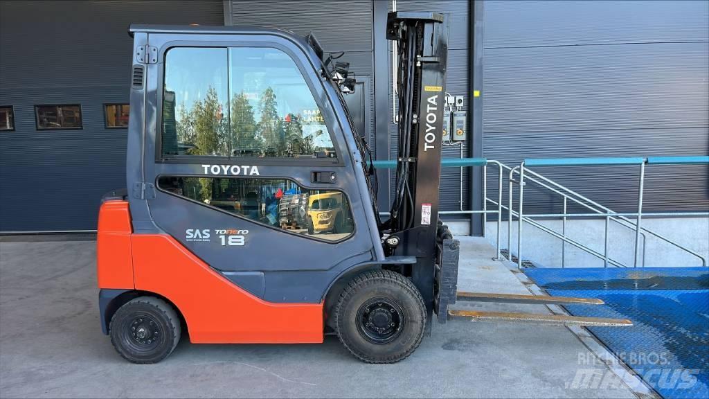 Toyota 02-8 FDF 18 شاحنات الديزل