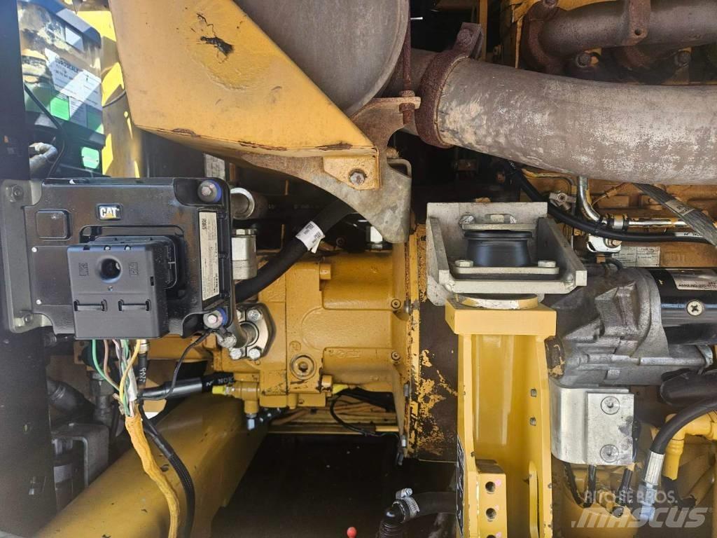 CAT M 316 D حفارات بعجل