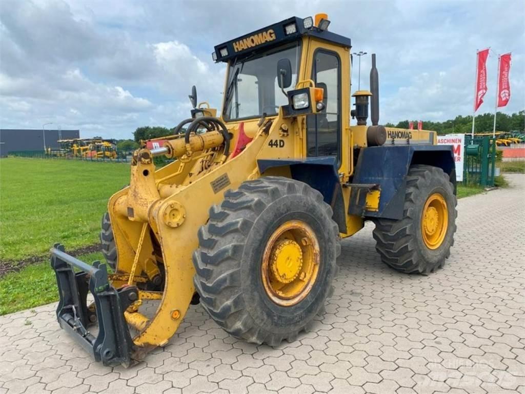 Hanomag 44D لوادر بعجل