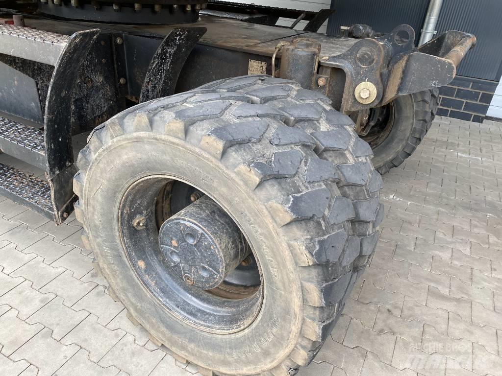 CAT M 320 F حفارات بعجل