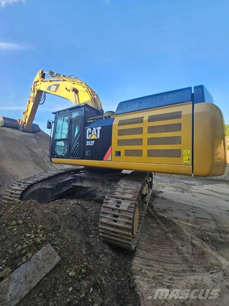 CAT 352 F حفارات زحافة